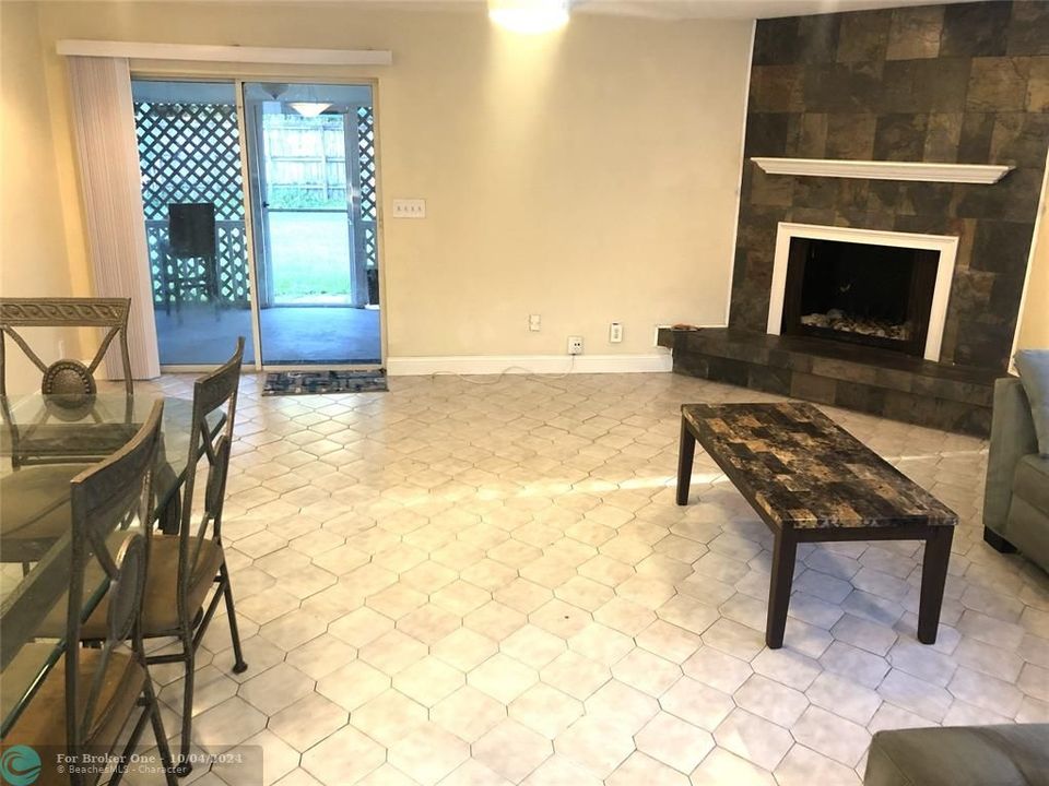 For Rent: $2,475 (2 beds, 2 baths, 1350 Square Feet)