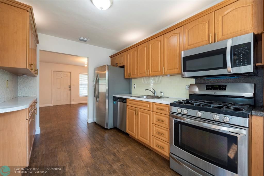 For Rent: $2,900 (3 beds, 2 baths, 1136 Square Feet)