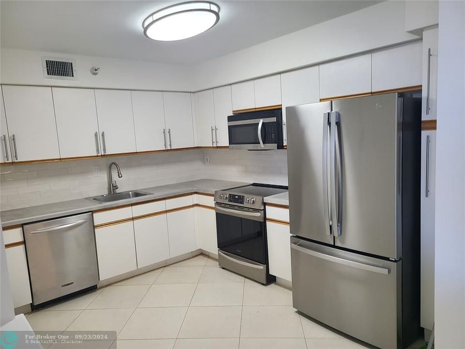 For Rent: $3,500 (2 beds, 2 baths, 1181 Square Feet)