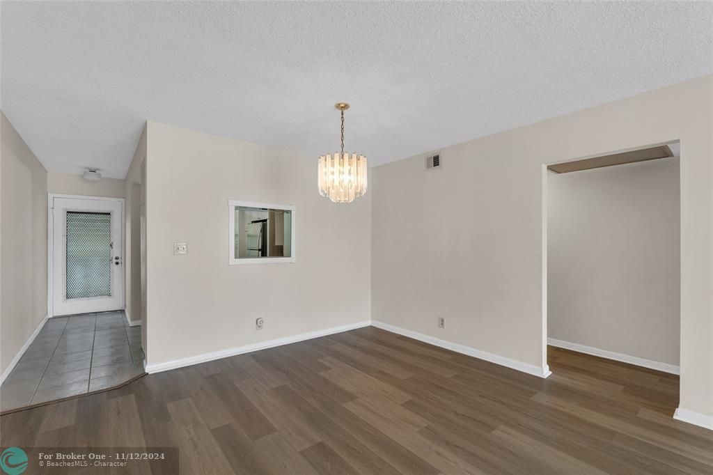 For Sale: $169,000 (2 beds, 2 baths, 1162 Square Feet)