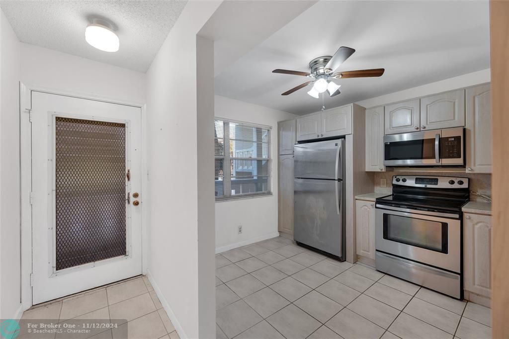 For Sale: $169,000 (2 beds, 2 baths, 1162 Square Feet)