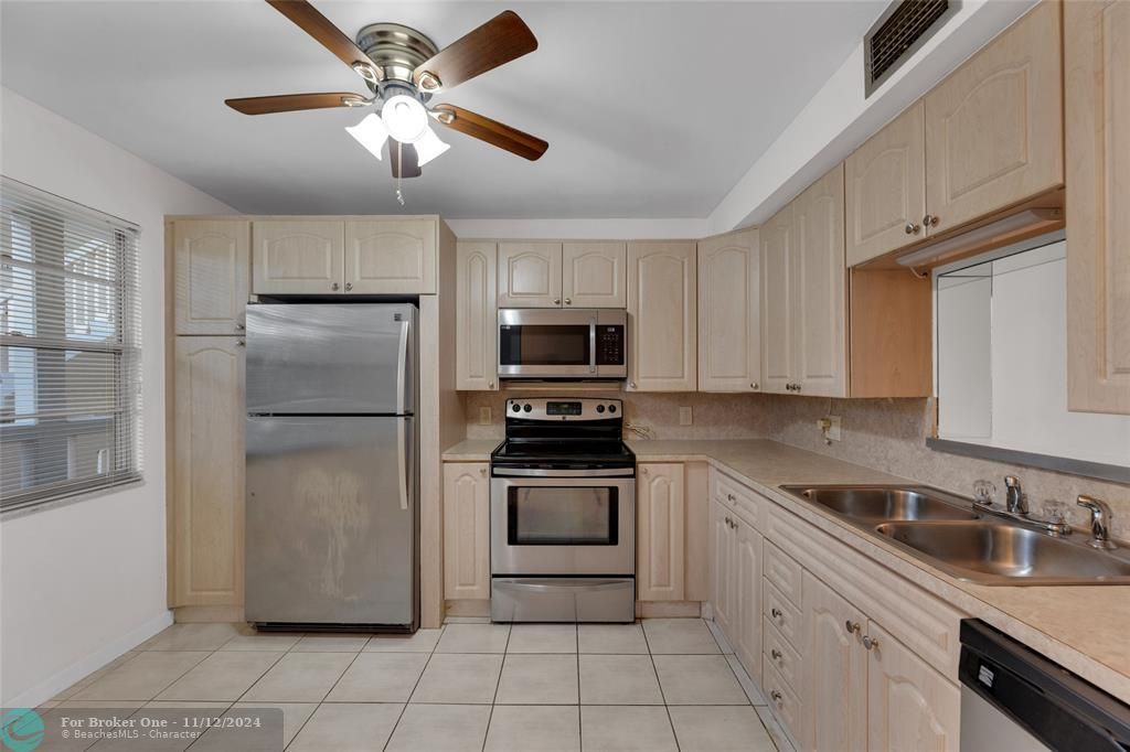 For Sale: $169,000 (2 beds, 2 baths, 1162 Square Feet)