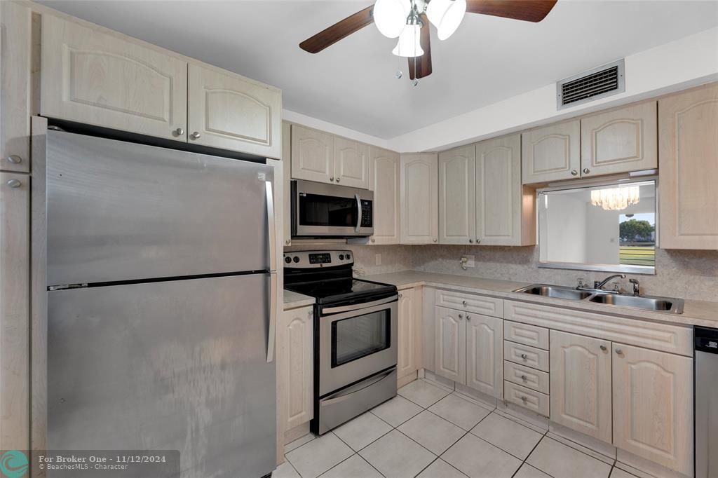 For Sale: $169,000 (2 beds, 2 baths, 1162 Square Feet)