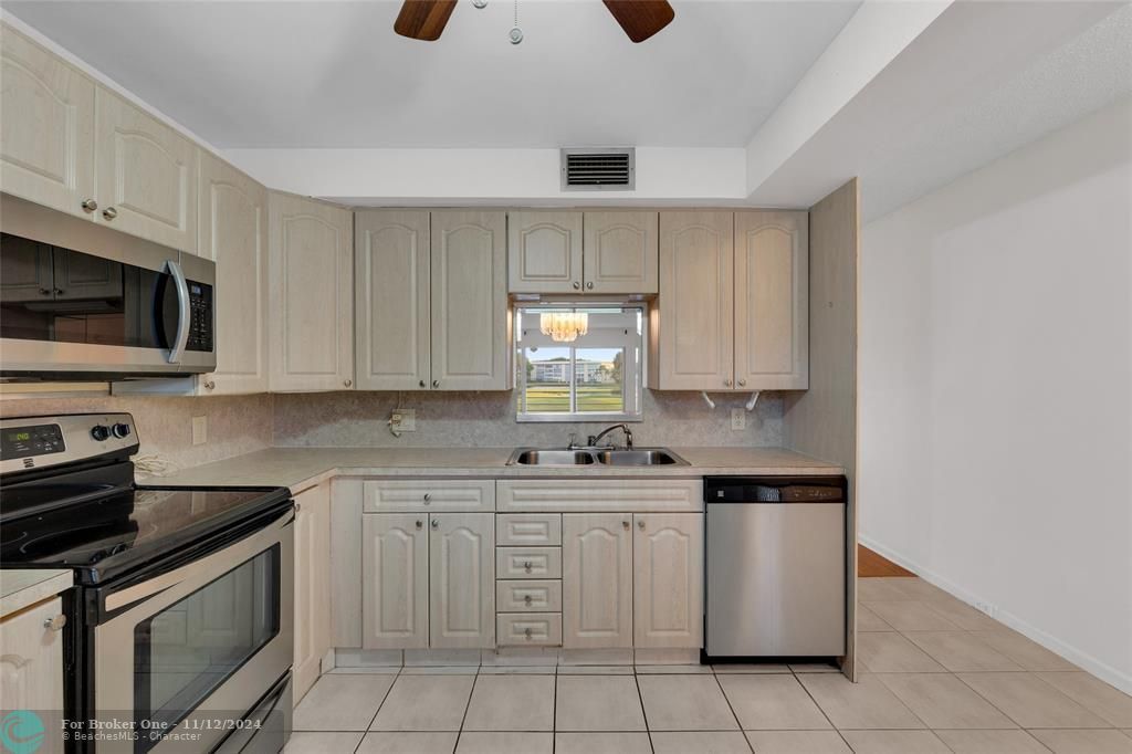 For Sale: $169,000 (2 beds, 2 baths, 1162 Square Feet)