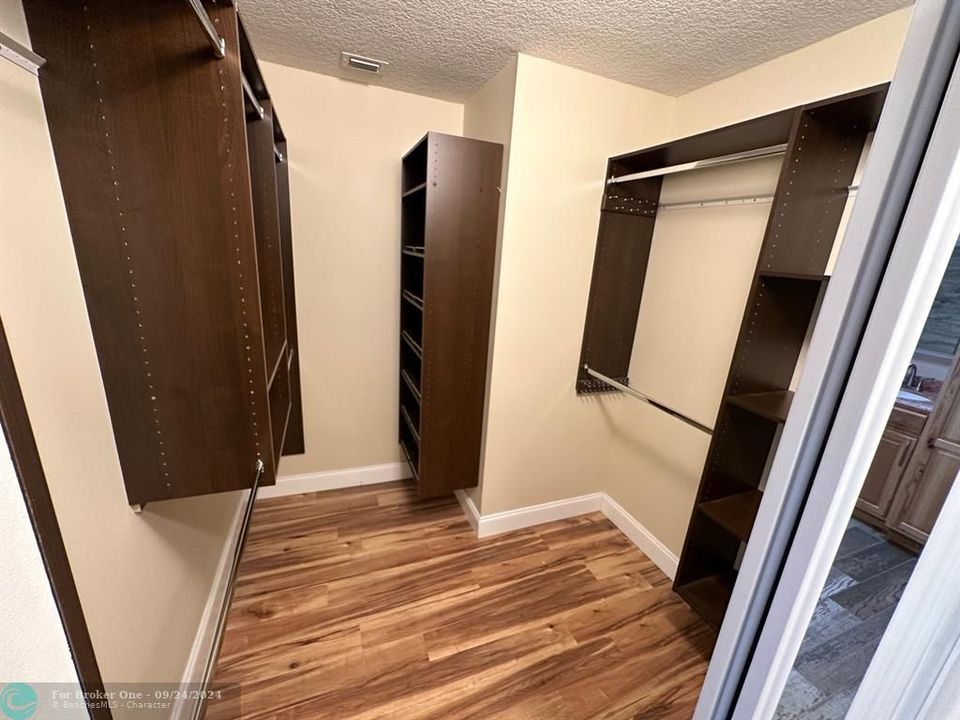 For Rent: $4,500 (3 beds, 2 baths, 1898 Square Feet)