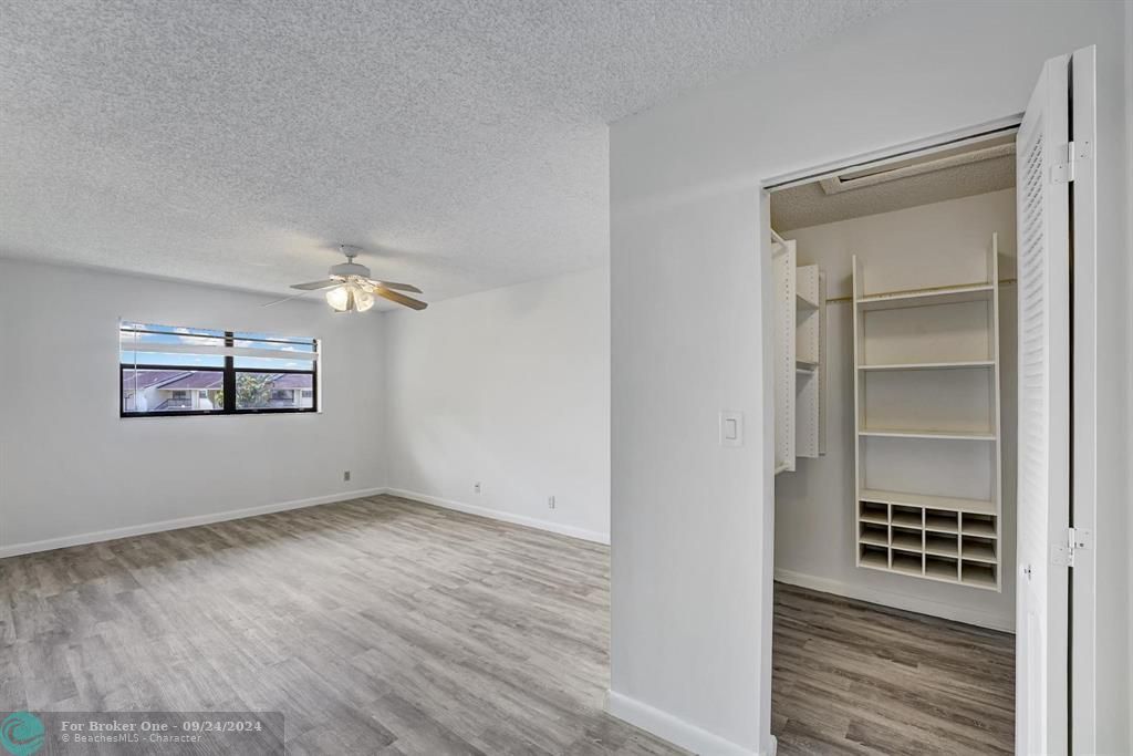 For Sale: $299,000 (2 beds, 2 baths, 1407 Square Feet)