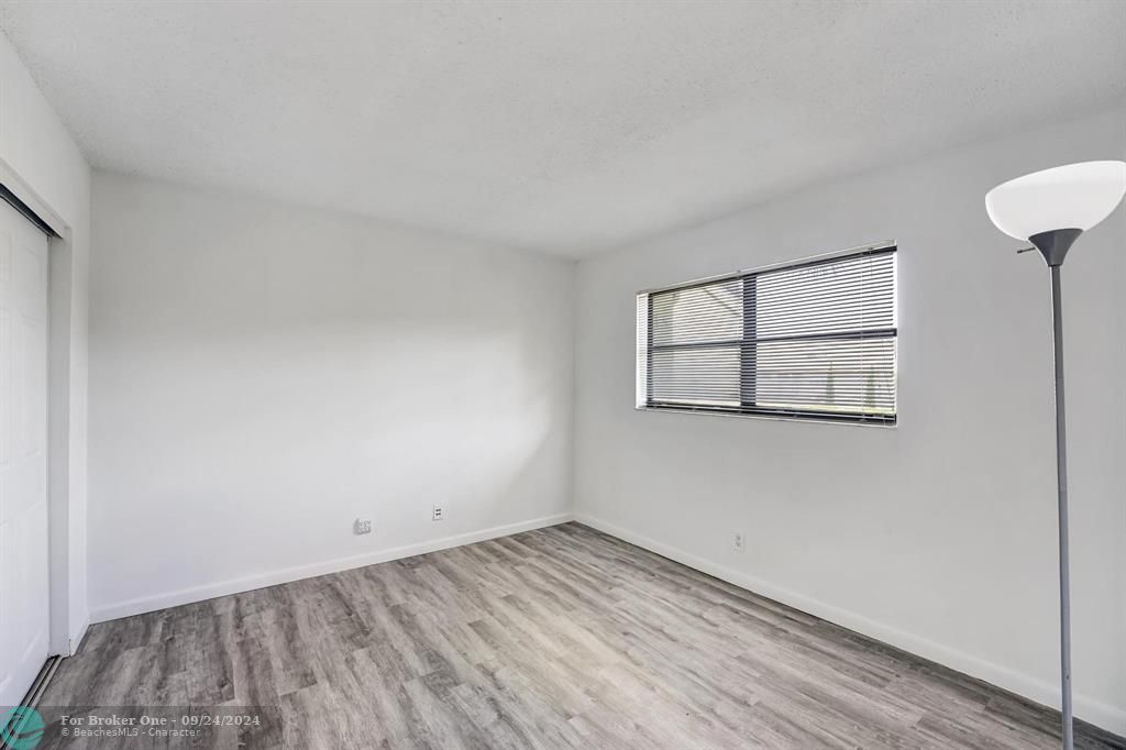 For Sale: $299,000 (2 beds, 2 baths, 1407 Square Feet)