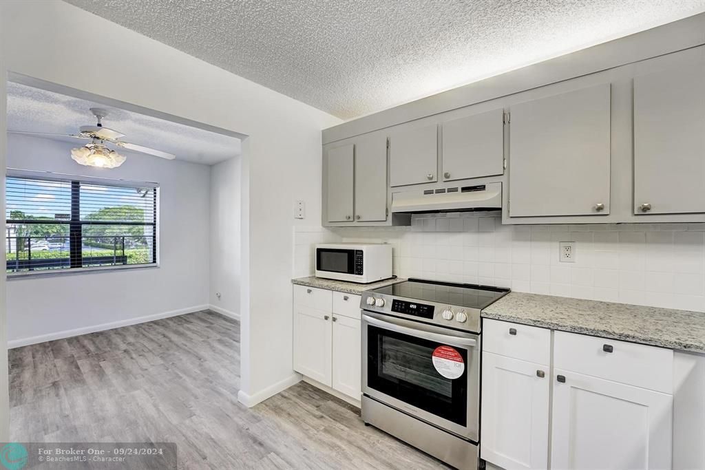 For Sale: $299,000 (2 beds, 2 baths, 1407 Square Feet)