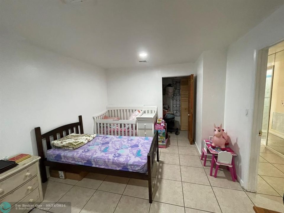 En Venta: $585,000 (4 camas, 4 baños, 2216 Pies cuadrados)