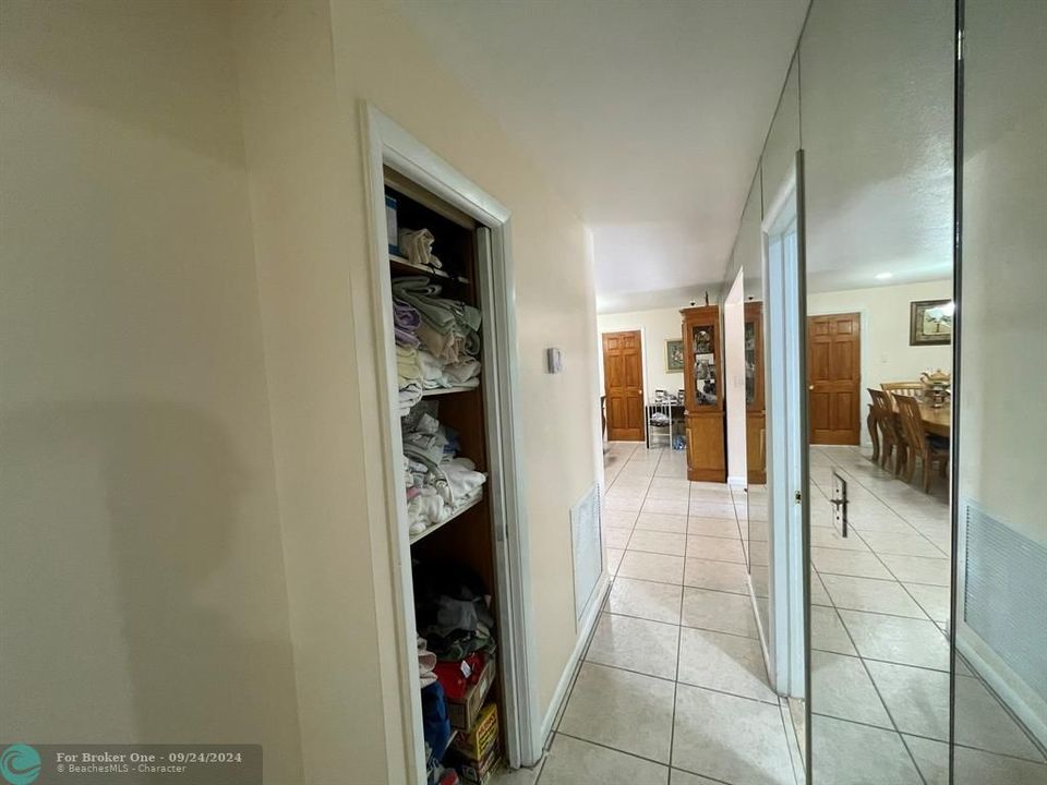 En Venta: $585,000 (4 camas, 4 baños, 2216 Pies cuadrados)