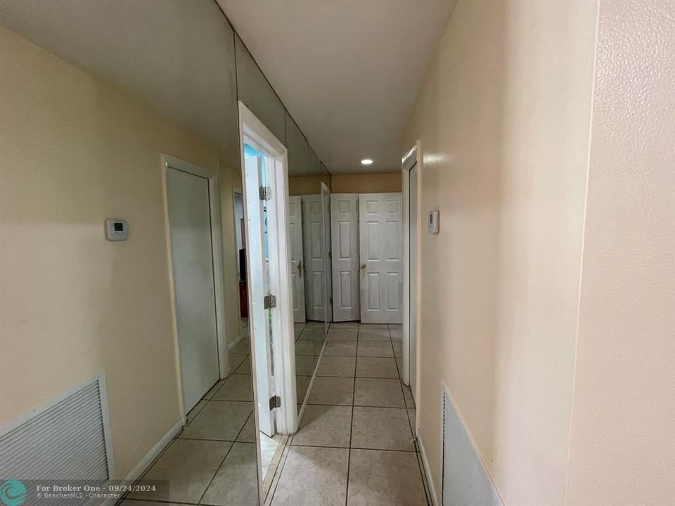 En Venta: $585,000 (4 camas, 4 baños, 2216 Pies cuadrados)