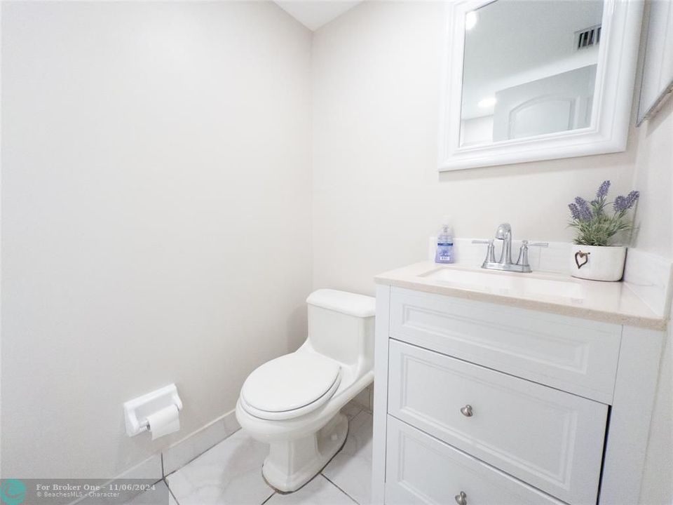 For Sale: $249,500 (2 beds, 2 baths, 870 Square Feet)