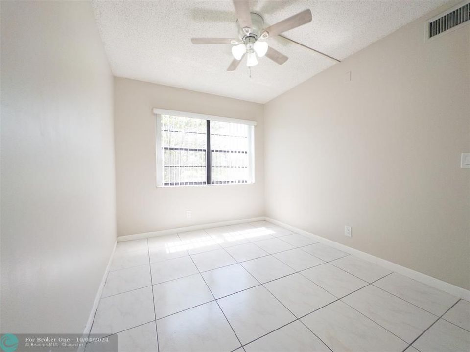 For Sale: $249,500 (2 beds, 2 baths, 870 Square Feet)