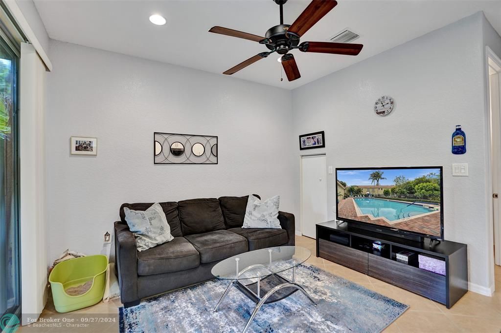 For Sale: $389,000 (2 beds, 2 baths, 1423 Square Feet)