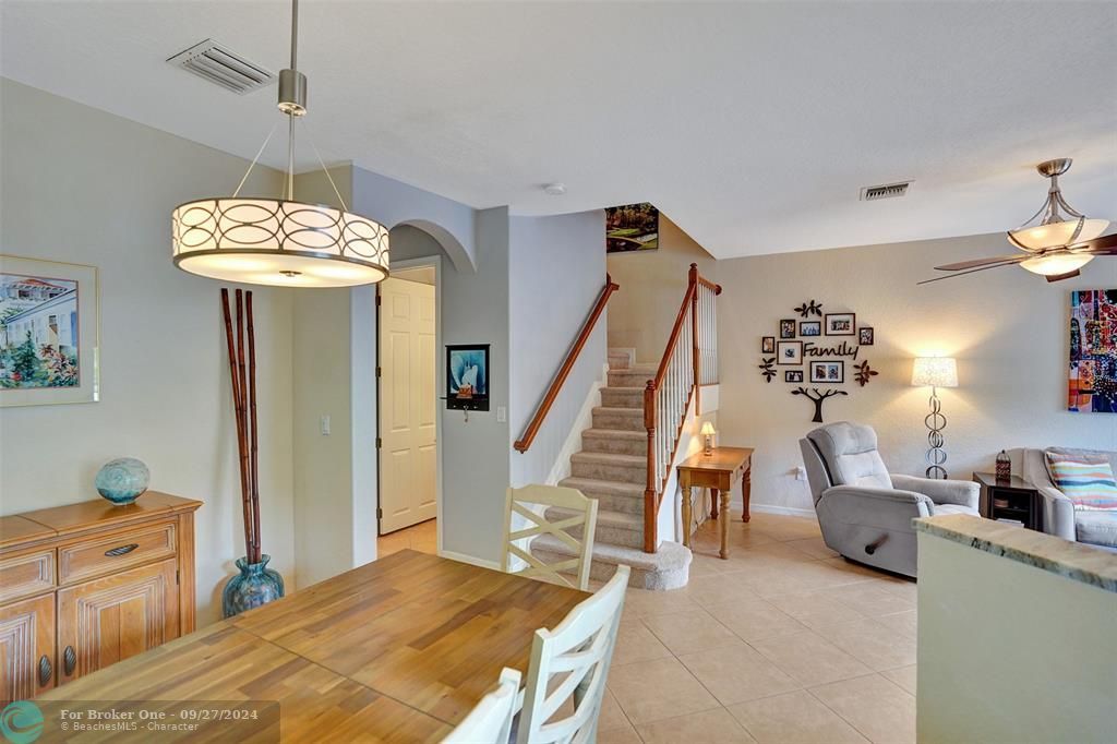 For Sale: $389,000 (2 beds, 2 baths, 1423 Square Feet)