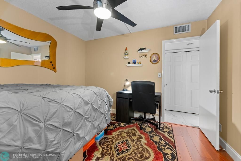 For Sale: $325,000 (2 beds, 2 baths, 950 Square Feet)