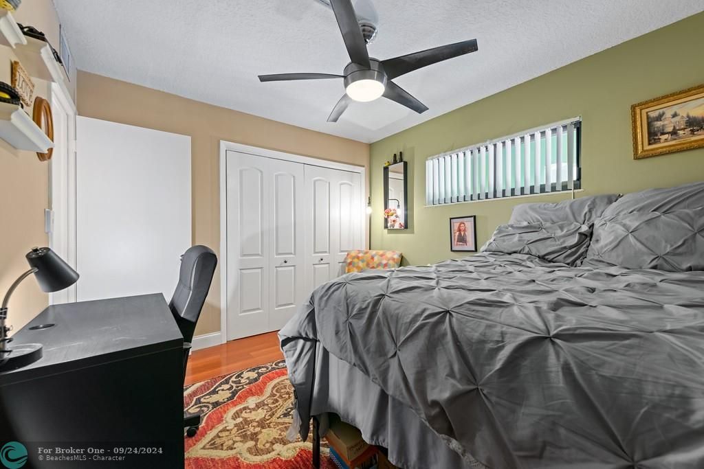 For Sale: $325,000 (2 beds, 2 baths, 950 Square Feet)