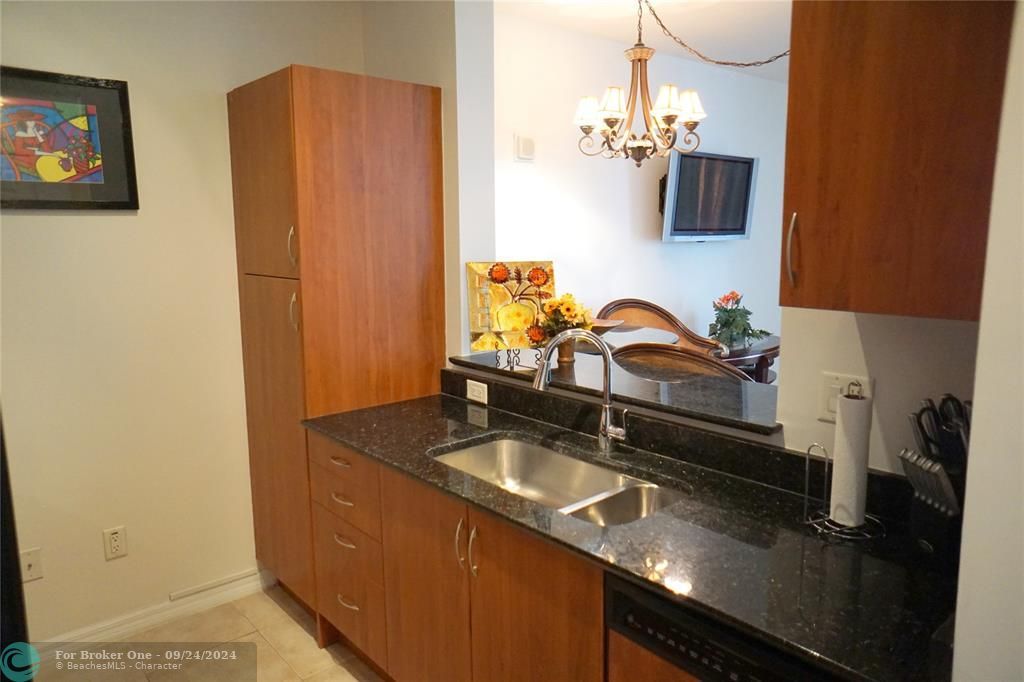 For Rent: $2,500 (1 beds, 1 baths, 660 Square Feet)