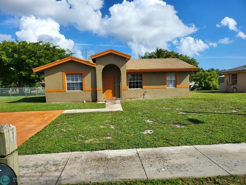 For Sale: $399,000 (3 beds, 2 baths, 1182 Square Feet)