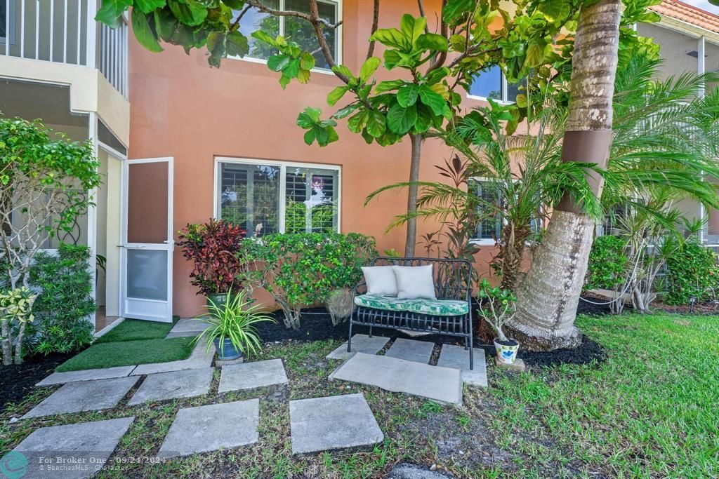 For Sale: $418,900 (2 beds, 2 baths, 1180 Square Feet)