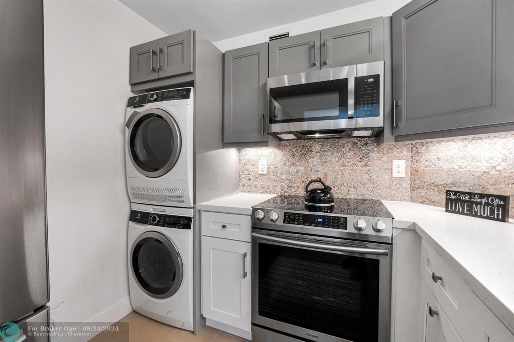 For Sale: $418,900 (2 beds, 2 baths, 1180 Square Feet)