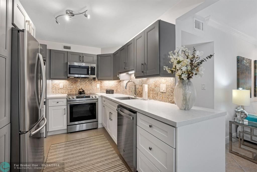 For Sale: $418,900 (2 beds, 2 baths, 1180 Square Feet)