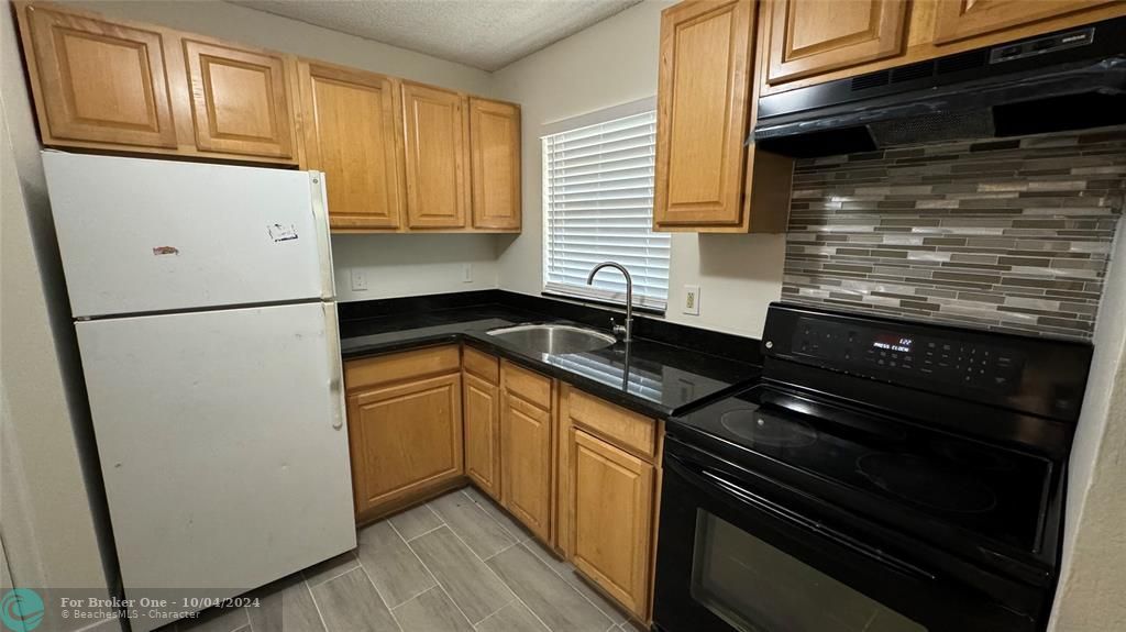 For Rent: $1,850 (2 beds, 1 baths, 609 Square Feet)