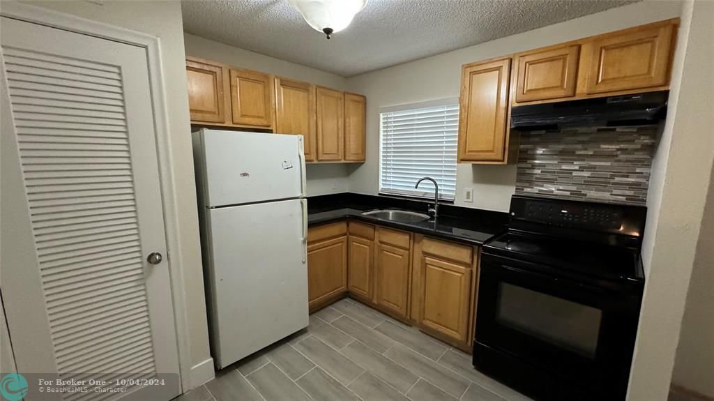 For Rent: $1,850 (2 beds, 1 baths, 609 Square Feet)