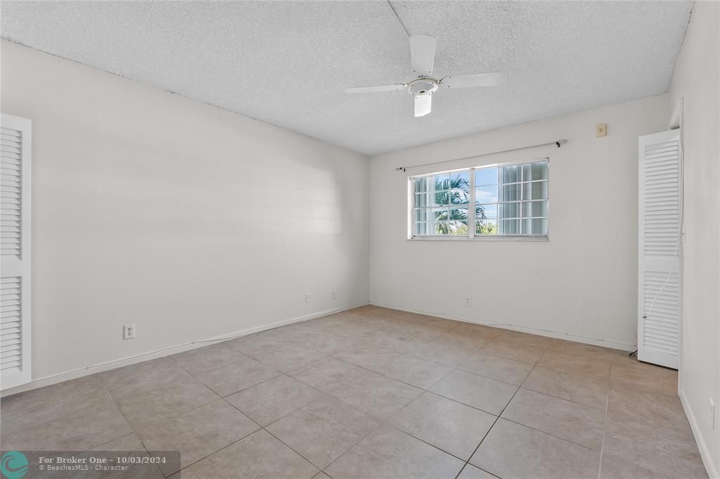 For Sale: $155,000 (1 beds, 1 baths, 670 Square Feet)