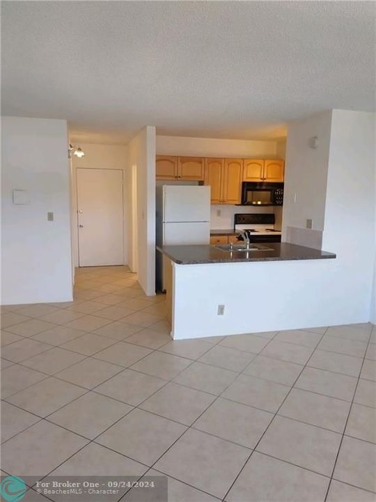 For Rent: $1,300 (0 beds, 1 baths, 464 Square Feet)