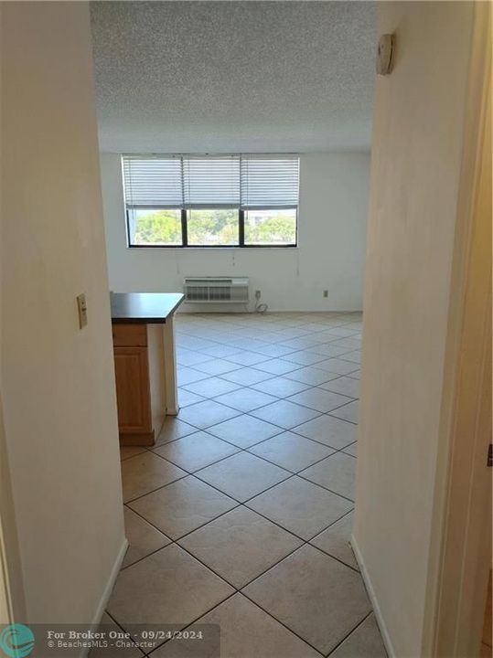 For Rent: $1,300 (0 beds, 1 baths, 464 Square Feet)