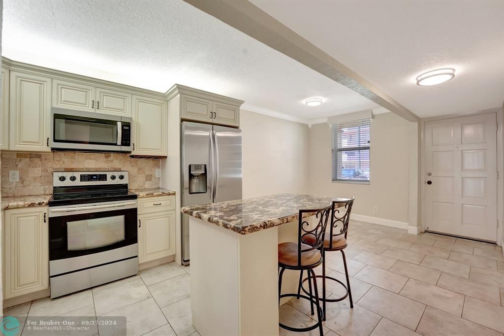 For Sale: $374,999 (2 beds, 2 baths, 1080 Square Feet)