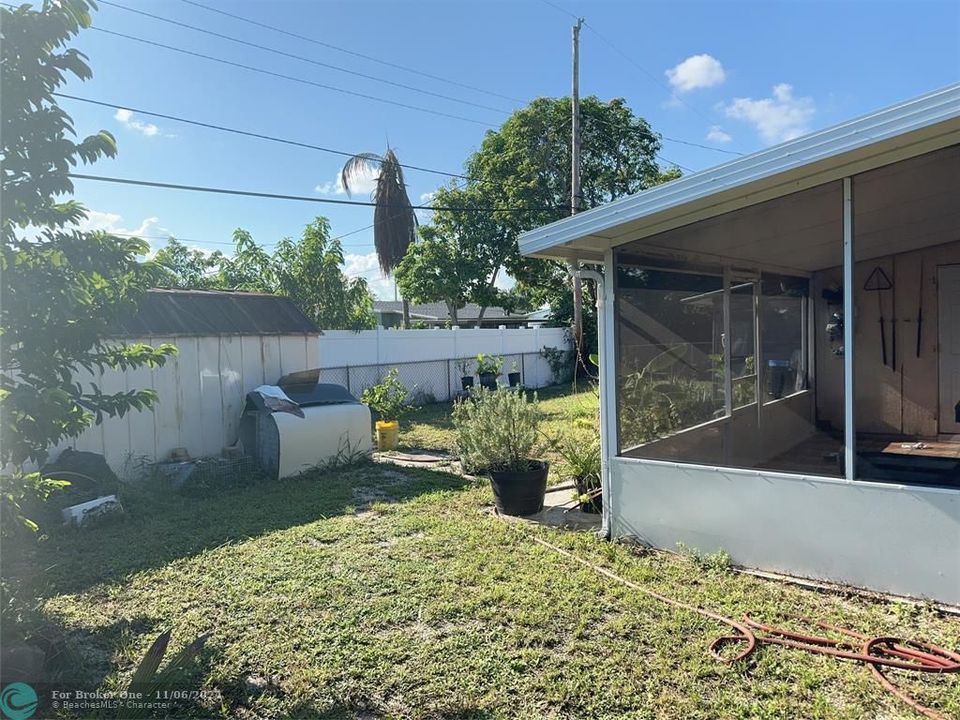 For Sale: $420,000 (3 beds, 2 baths, 888 Square Feet)