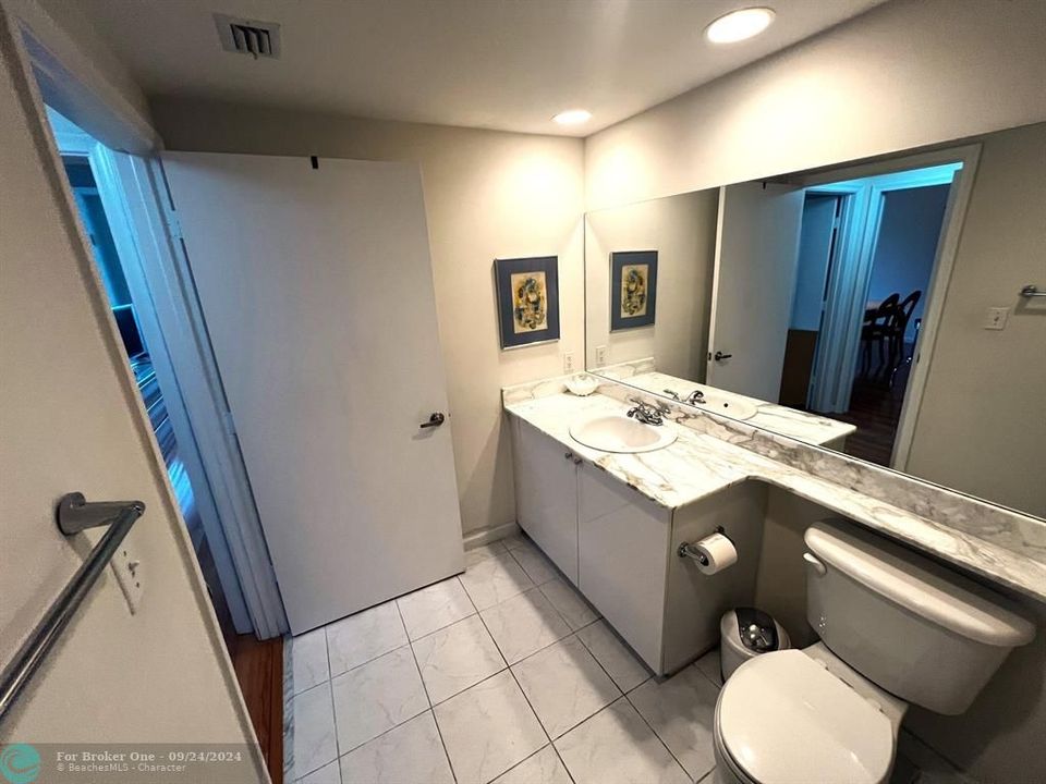 For Sale: $360,000 (1 beds, 1 baths, 752 Square Feet)