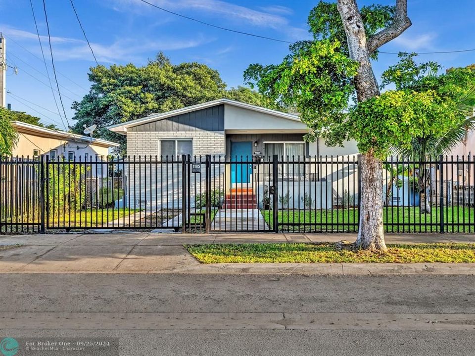 For Sale: $575,000 (3 beds, 2 baths, 1506 Square Feet)