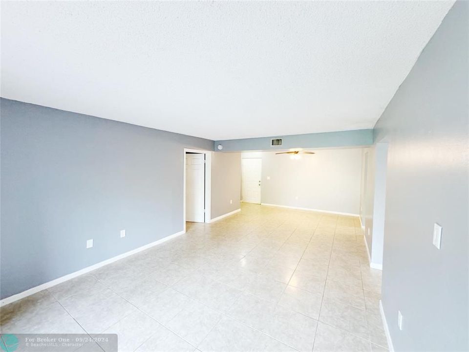 For Rent: $2,050 (2 beds, 2 baths, 1057 Square Feet)