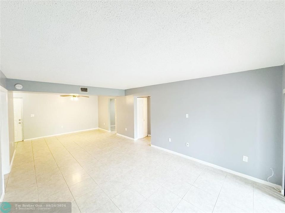 For Rent: $2,050 (2 beds, 2 baths, 1057 Square Feet)