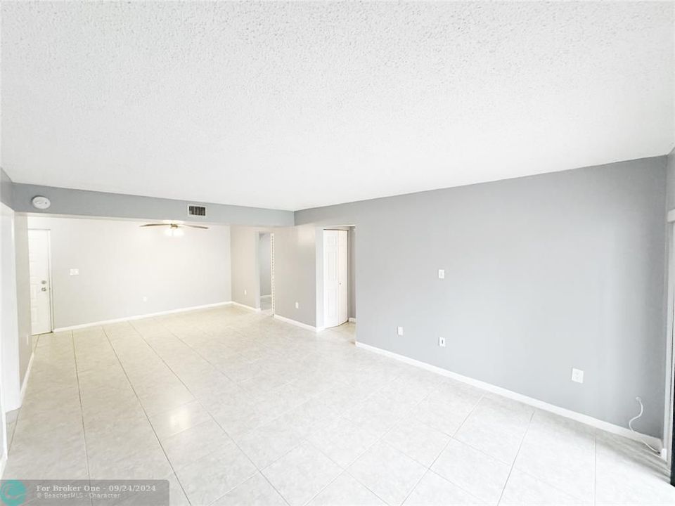 For Rent: $2,050 (2 beds, 2 baths, 1057 Square Feet)