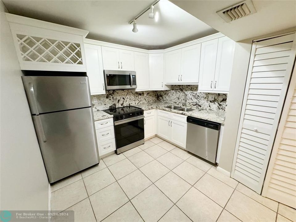 For Rent: $2,050 (2 beds, 2 baths, 1057 Square Feet)