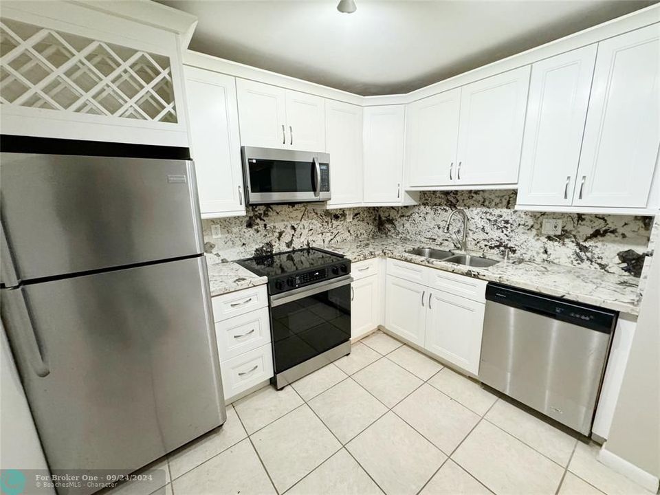 For Rent: $2,050 (2 beds, 2 baths, 1057 Square Feet)