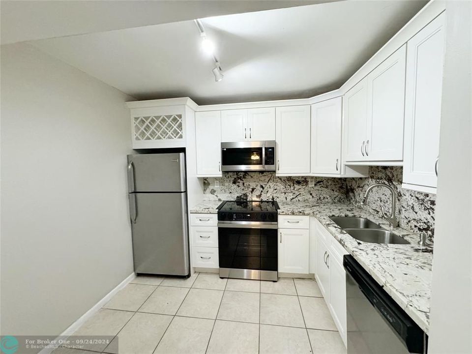 For Rent: $2,050 (2 beds, 2 baths, 1057 Square Feet)