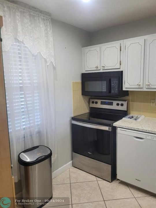 For Sale: $150,000 (2 beds, 2 baths, 930 Square Feet)