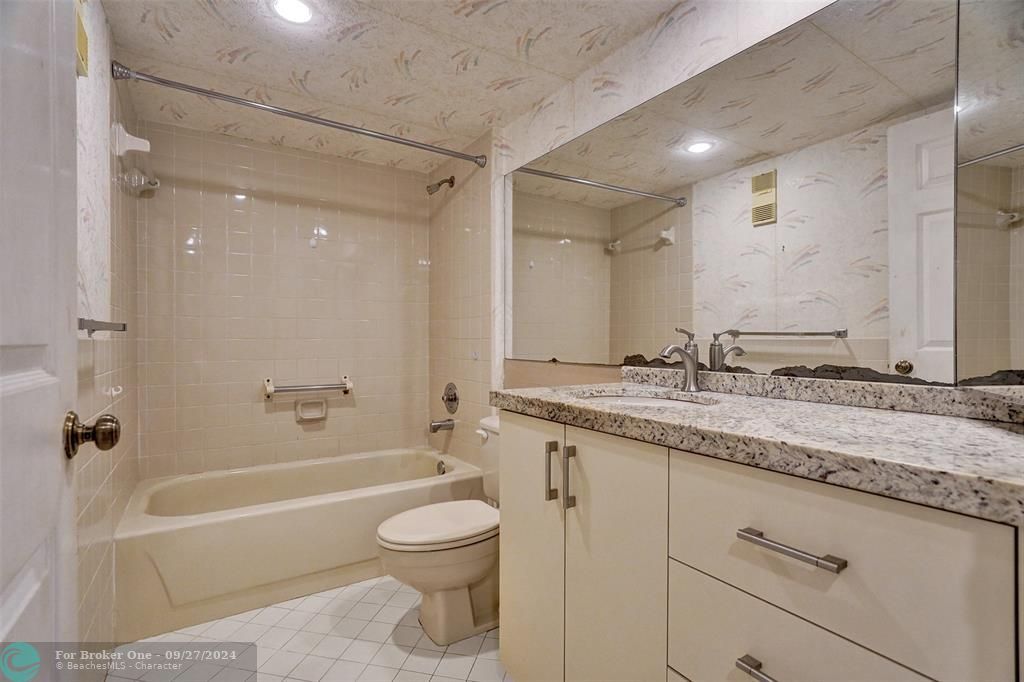 For Sale: $254,900 (2 beds, 2 baths, 1385 Square Feet)