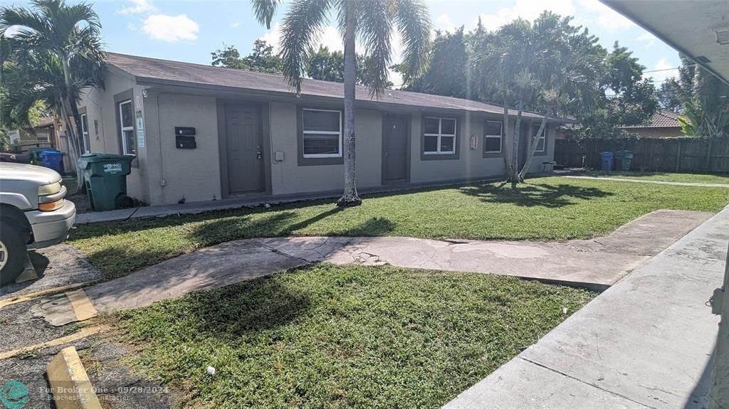 Active With Contract: $1,700 (2 beds, 1 baths, 950 Square Feet)