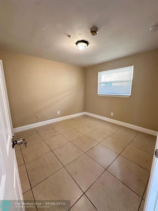 Active With Contract: $1,700 (2 beds, 1 baths, 950 Square Feet)