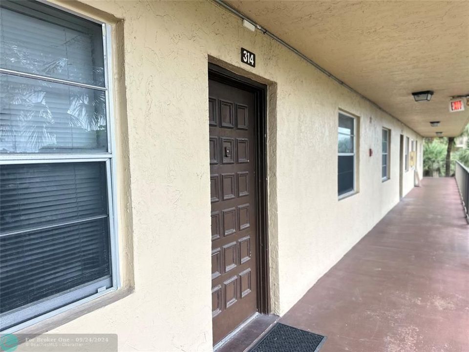 For Rent: $2,000 (2 beds, 2 baths, 1002 Square Feet)