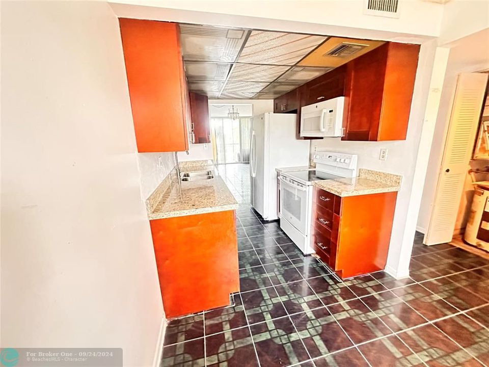 For Rent: $2,000 (2 beds, 2 baths, 1002 Square Feet)