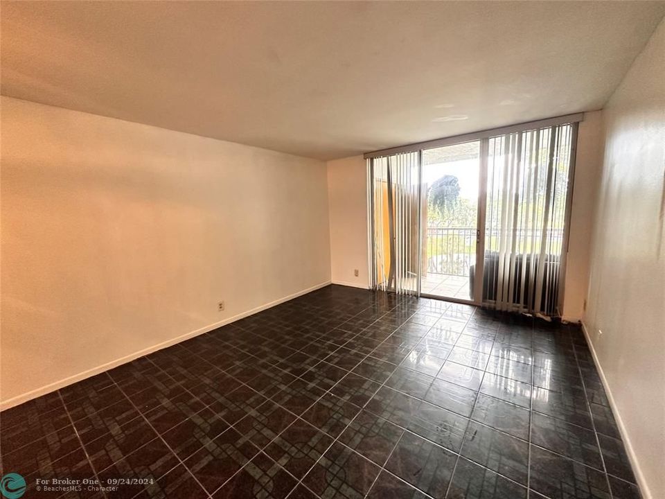 For Rent: $2,000 (2 beds, 2 baths, 1002 Square Feet)