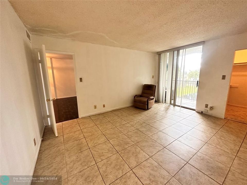 For Rent: $2,000 (2 beds, 2 baths, 1002 Square Feet)