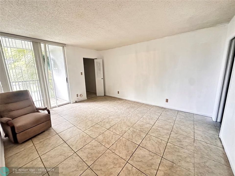 For Rent: $2,000 (2 beds, 2 baths, 1002 Square Feet)